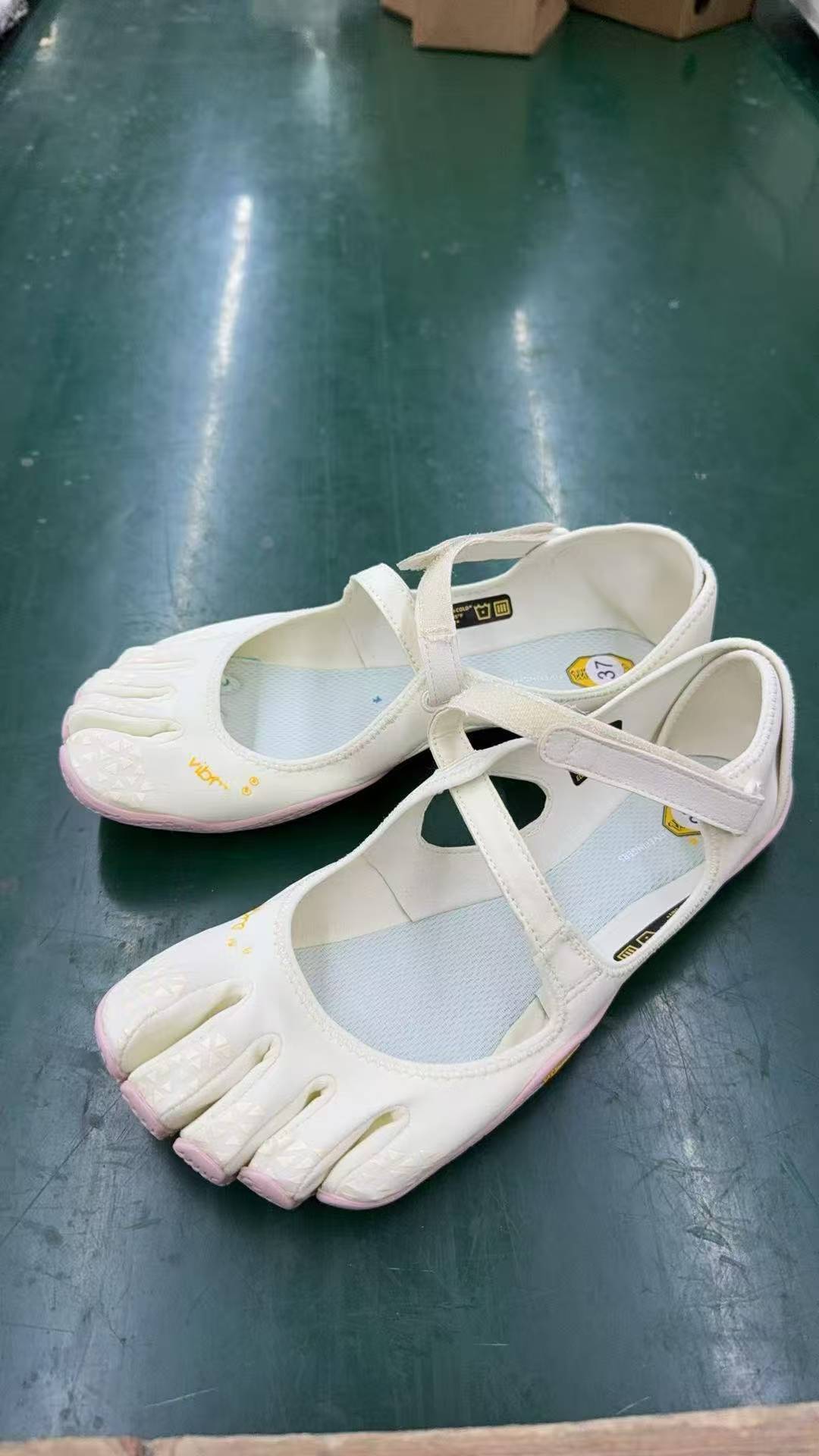 Vellorae 5 Finger shoes